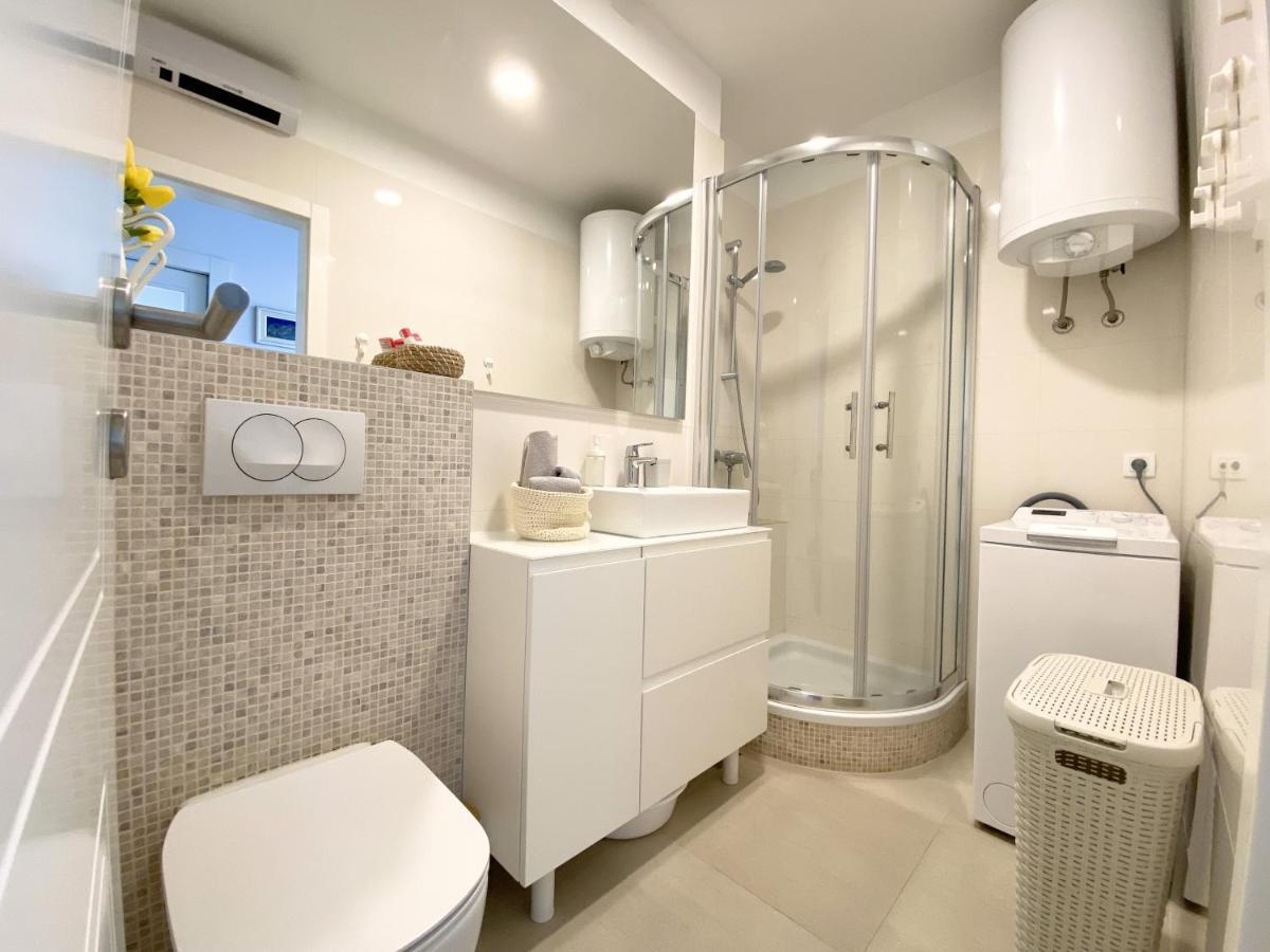 White 5 Apartment Split Exterior foto