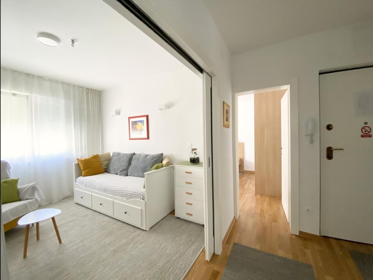 White 5 Apartment Split Exterior foto