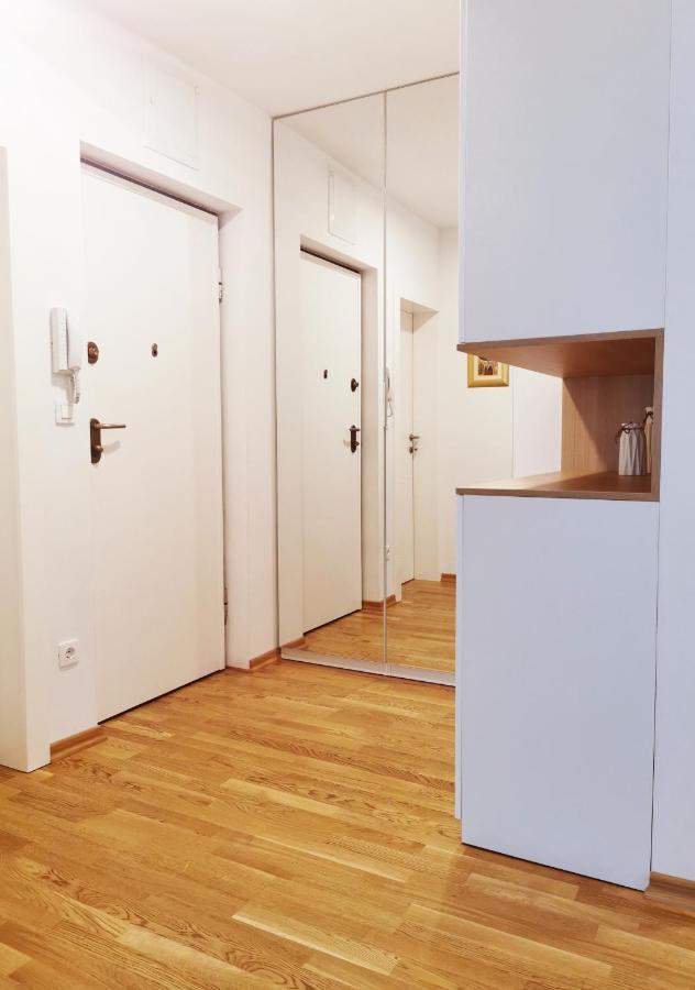 White 5 Apartment Split Exterior foto