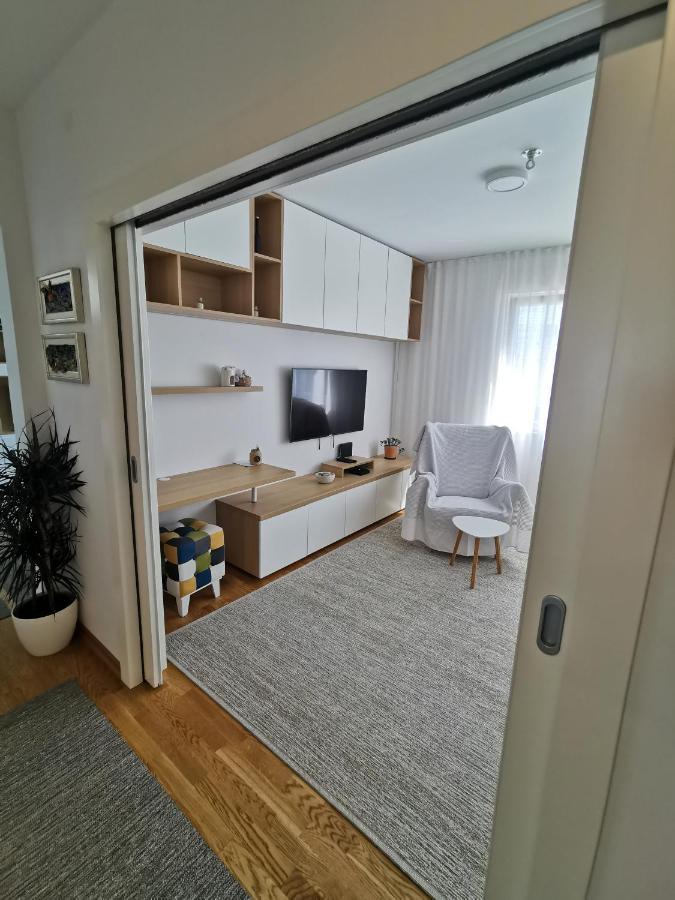 White 5 Apartment Split Exterior foto